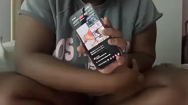 Freechat nanaisbackk on StripChat