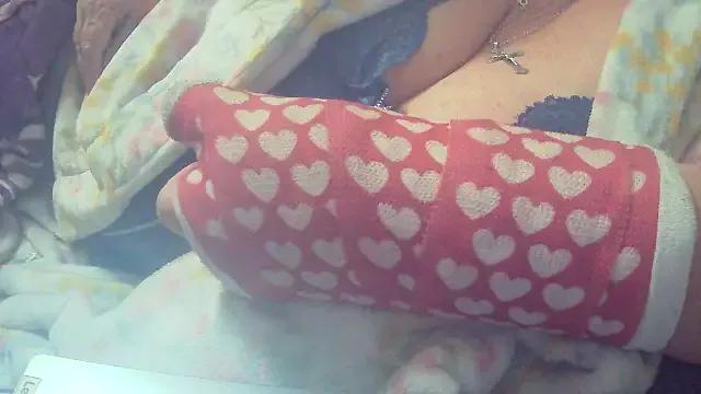 StripChat Playful_MILF_Demi is Freechat Playful_MILF_Demi — play with boobs 5 min show