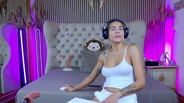 Freechat PlayfulShow on StripChat