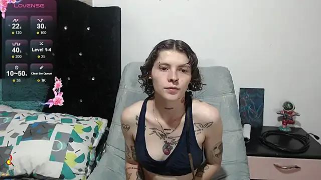 Private pretty_cristal69 on StripChat