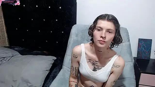 Private pretty_cristal69 on StripChat
