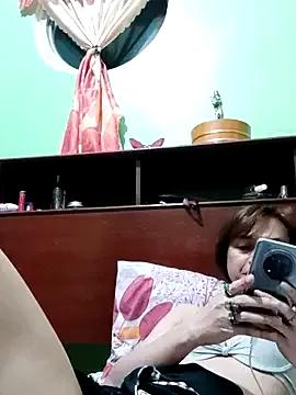 Freechat QueenSoreal on StripChat