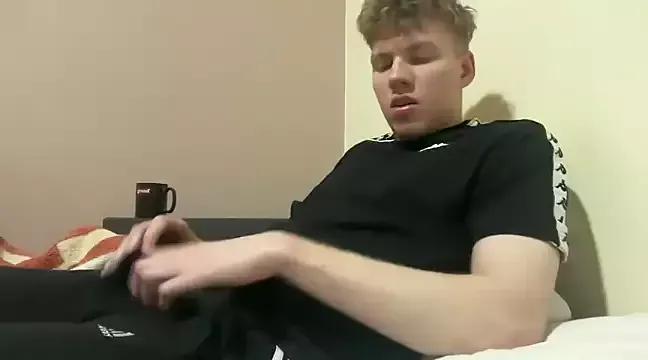 Freechat sexybooii6968 on StripChat