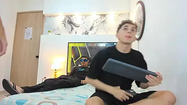 Freechat THREE_GUYS_HOT on StripChat