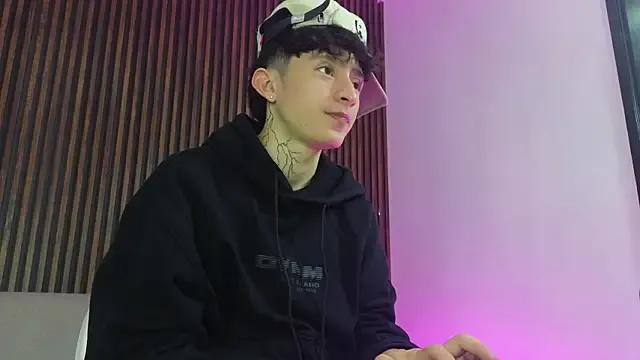 Freechat troy_rouge on StripChat