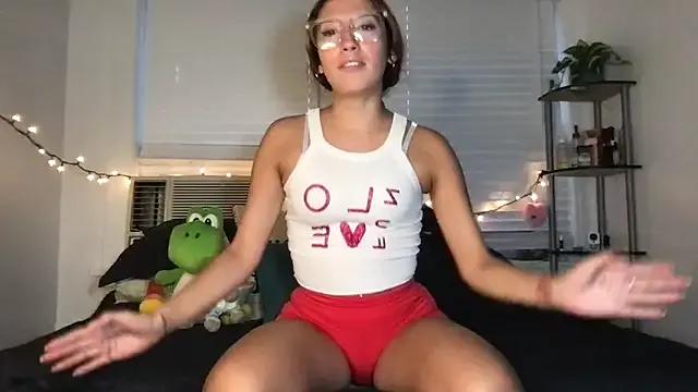 Freechat yoursweetestlilly on StripChat