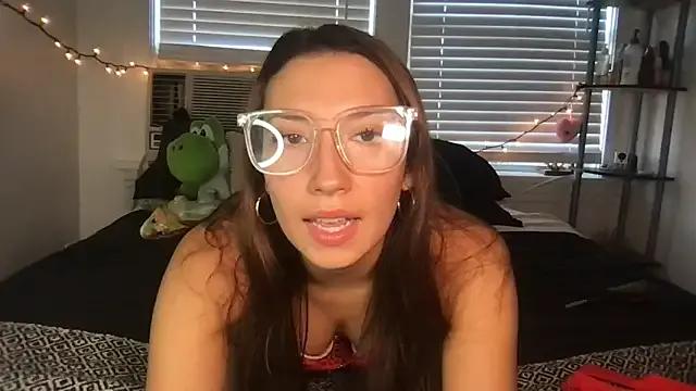 Freechat yoursweetestlilly on StripChat